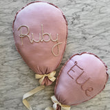 Hand embroiderd wall balloon - blush